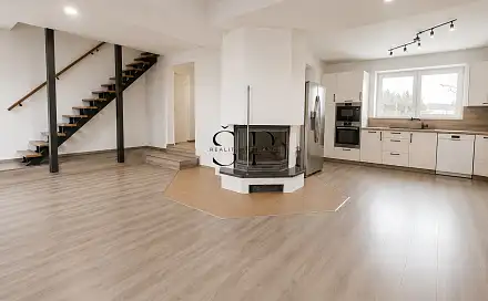 prodej
domu 500 m² s pozemkem 2 500 m²