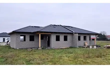 prodej
domu 81 m² s pozemkem 643 m²