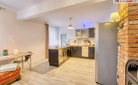 prodej
domu 300 m² s pozemkem 1 000 m²