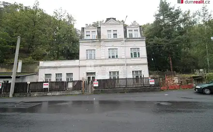 prodej
domu 420 m² s pozemkem 1 111 m²