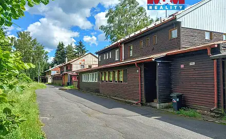 prodej
domu 180 m² s pozemkem 588 m²