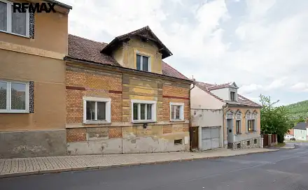 prodej
domu 281 m² s pozemkem 281 m²