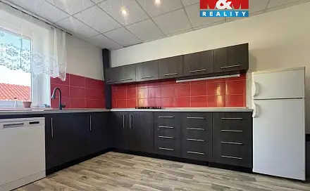 prodej
domu 306 m² s pozemkem 697 m²