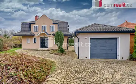 prodej
domu 194 m² s pozemkem 956 m²