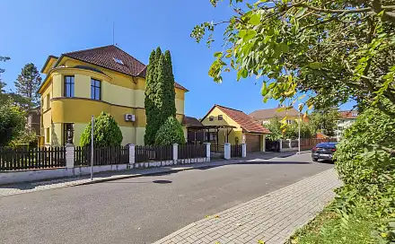 prodej
domu 418 m² s pozemkem 1 052 m²